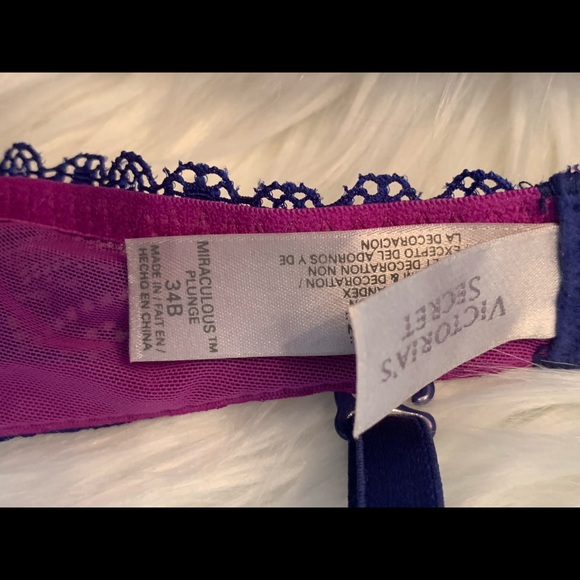 Victoria’s Secret Miraculous Plunge Bra - Picture 2 of 2